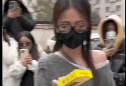 最新吃瓜爆料打架视频播放,打架视频引发热议，网友热议事件真相