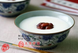 双皮奶的做法视频,轻松学会传统甜品制作技巧